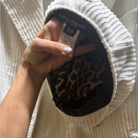 Dolce Gabbana white corduroy vintage pantsuit with matching hat. - Picture 14 of 15